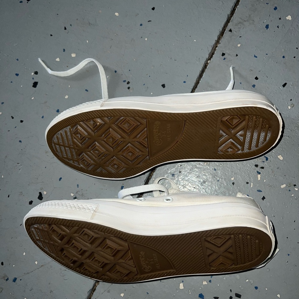 white converse - Picture 3 of 4